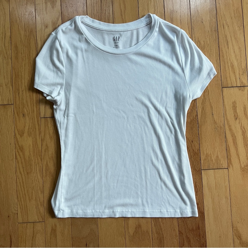Gap women’s ribbed tee Size L
